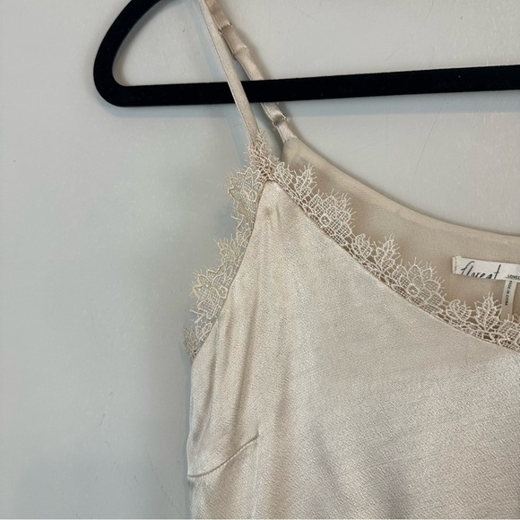 Floreat Anthropologie | Lace Trim Satin V-Neck Cami Top Size XS - Picture 3 of 5
